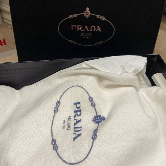 Prada pumps - Picture 3 of 3